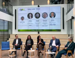 Invités d'une table ronde Entreprise pour l'environnement