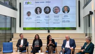 Invités d'une table ronde Entreprise pour l'environnement